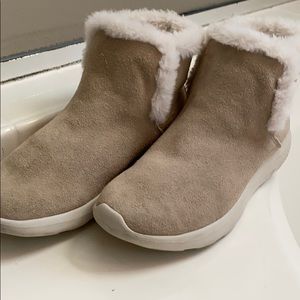 Skechers On The Go Boots 6.5